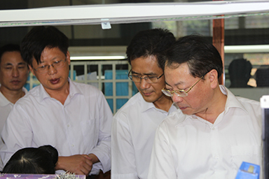 福建省紀(jì)委副書記、監(jiān)察廳廳長(zhǎng)陳善光一行視察虹潤(rùn)公司