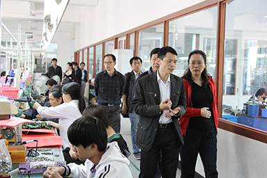 福建省委統(tǒng)戰(zhàn)部副部長(zhǎng)、省工商聯(lián)黨組書記王玲視察虹潤(rùn)公司